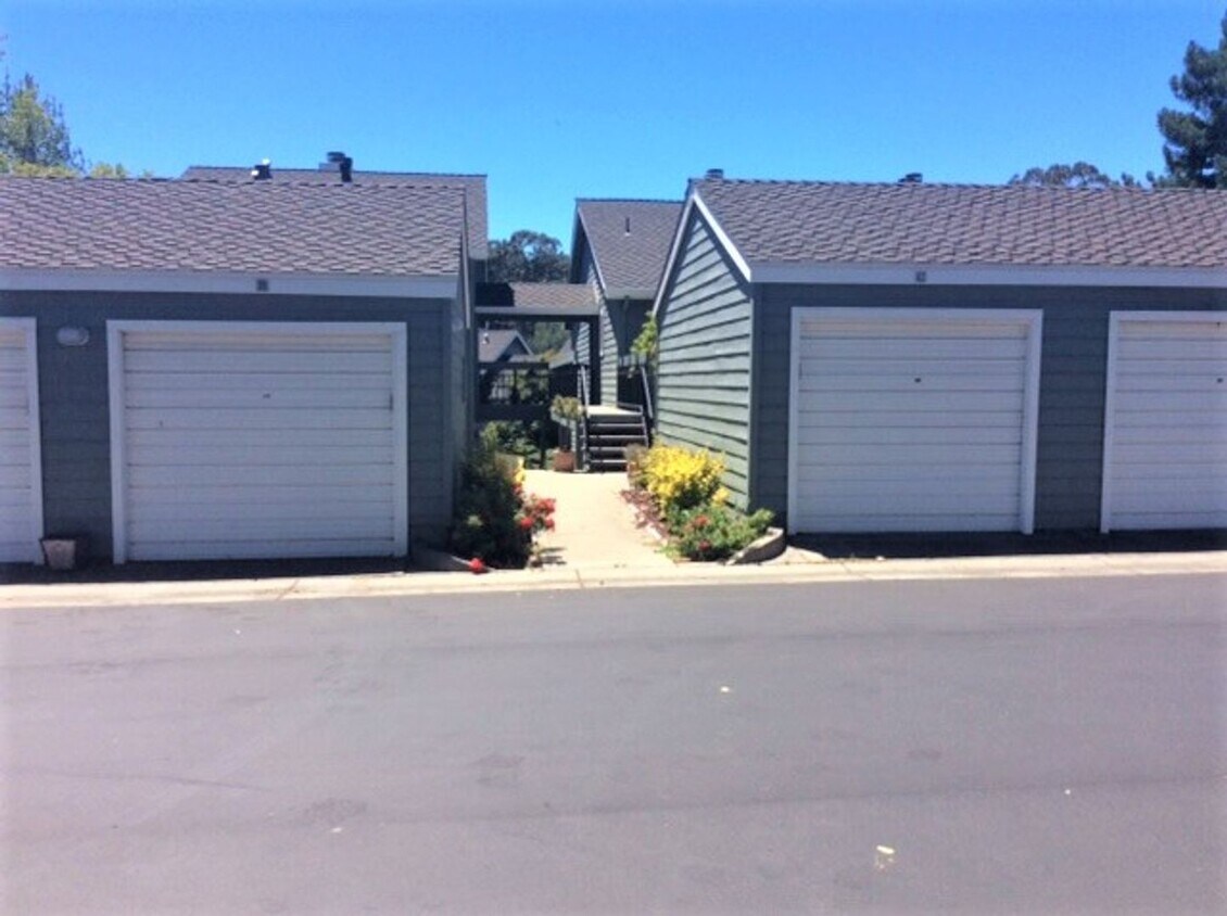 Primary Photo - Single-Level 1 Bedroom Home with Garage – ...