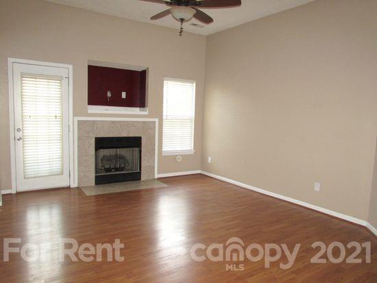Building Photo - 5909 Patricia Ryan Dr