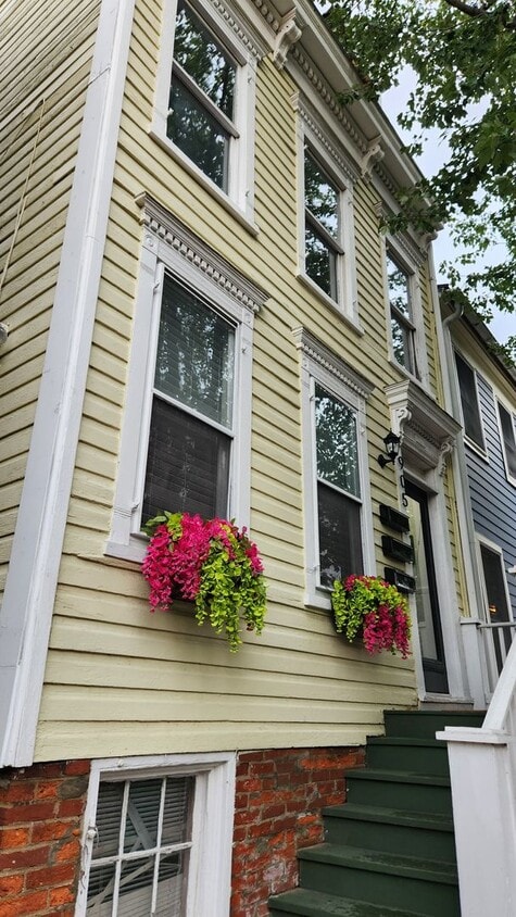 Bright and Newly Updated Apartment in the ... - Bright and Newly Updated Apartment in the ...