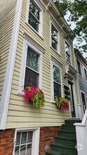 Building Photo - 905 Duke St