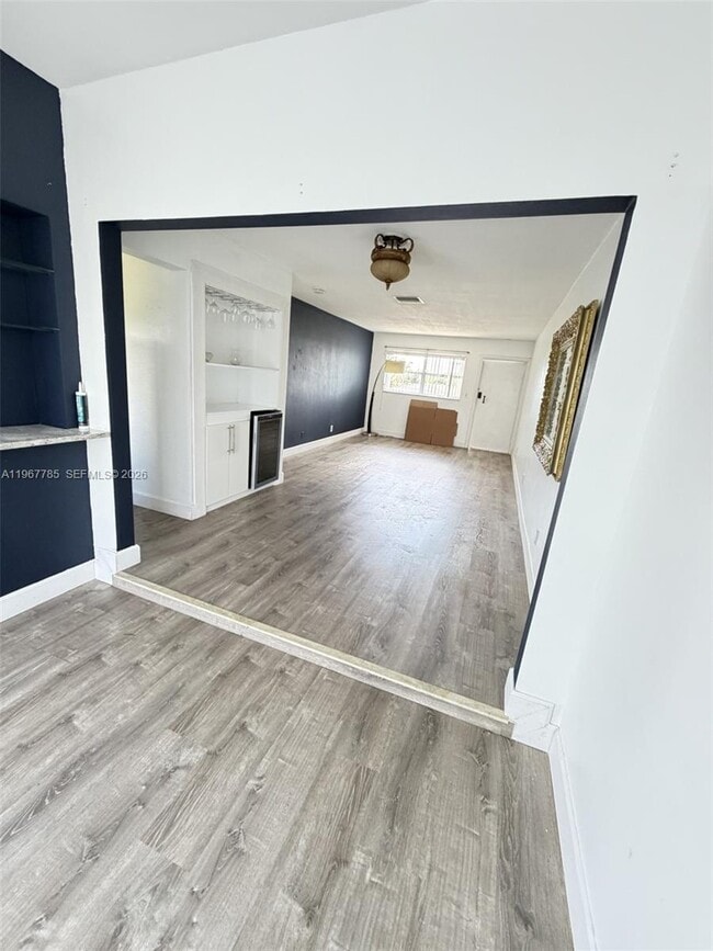 Building Photo - 941 Crystal Lake Dr