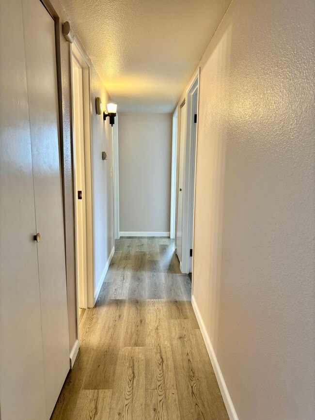Building Photo - Updated 2 Bed/2 Bath Aurora Condo – Firepl...