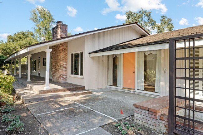 Building Photo - 95 Parkwood Dr