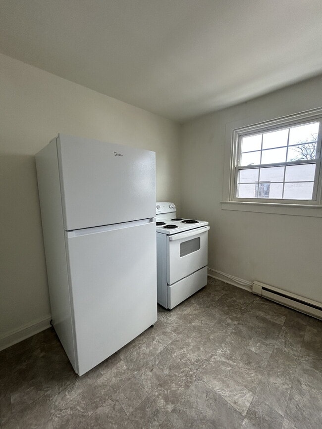 Foto del edificio - 1-Bedroom 1 Bathroom in Downtown Front Royal - Cozy 650 Sq. Ft. Gem on East Main Street!