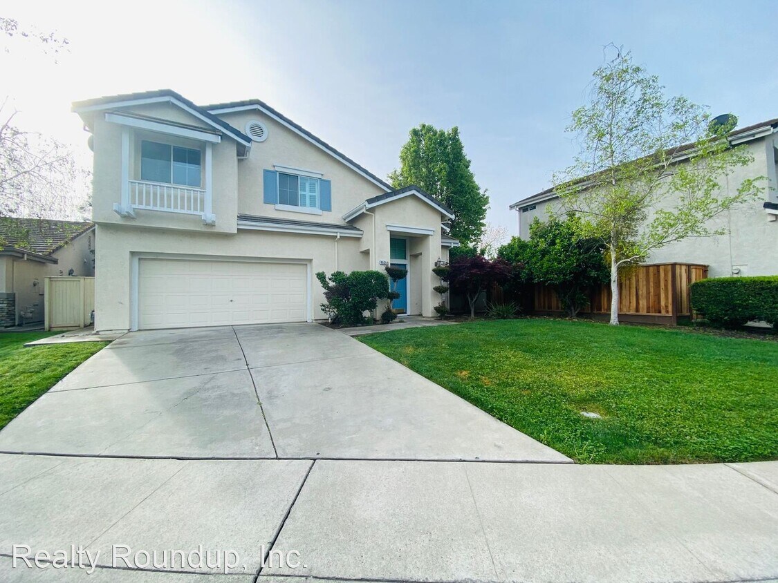 3 br, 2.5 bath House 9531 Lake Park Ln House Rental in Elk Grove
