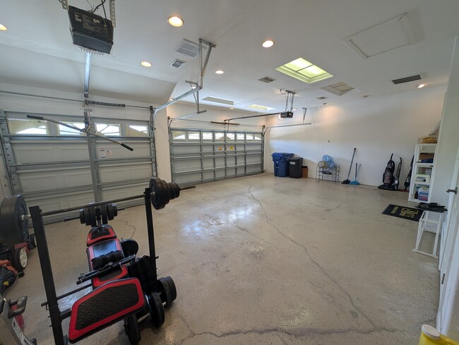 Building Photo - 10812 Deerberry Dr