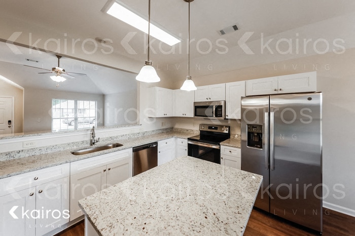 Building Photo - 81 Robin Hood Ct
