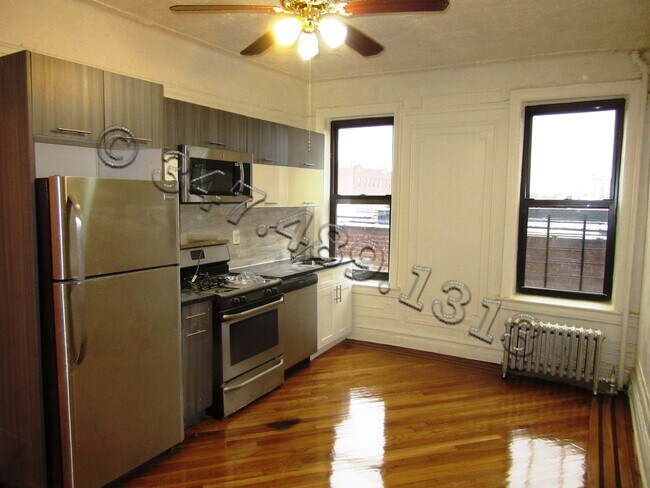 Building Photo - 262 E 55th St