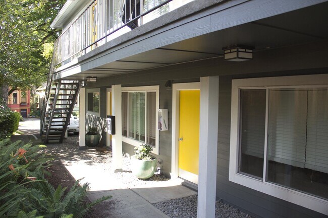 Foto del edificio - Super cute top level 1 bed w/ washer/dryer...