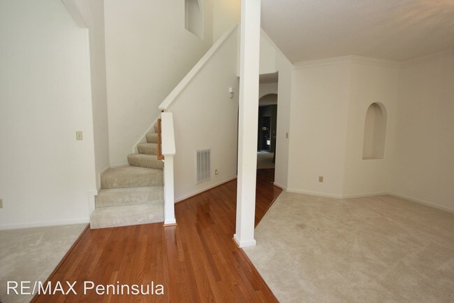 Building Photo - 9290 Kings Landing Ln