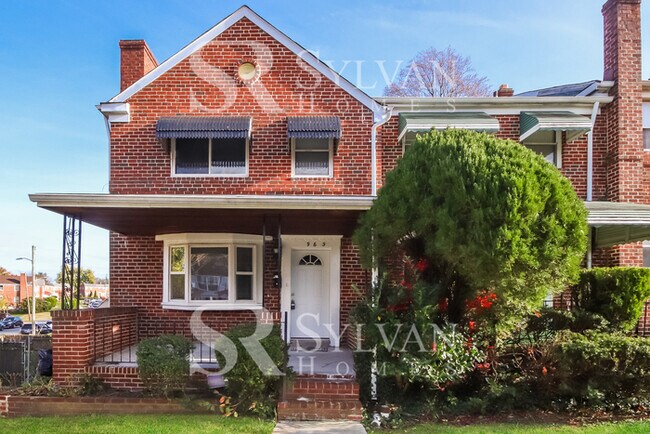 Foto del edificio - Prepare to be impressed by this 3 bedroom,...