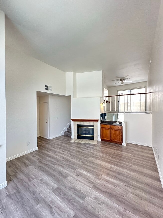 Foto del edificio - 5455 Sylmar Ave