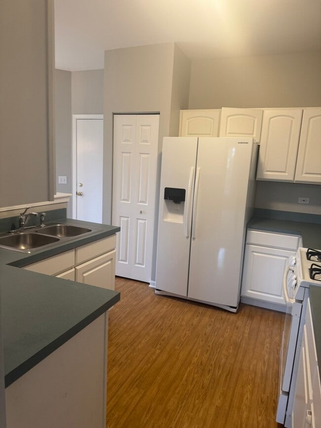 Foto del edificio - 11S473 Rachael Ct