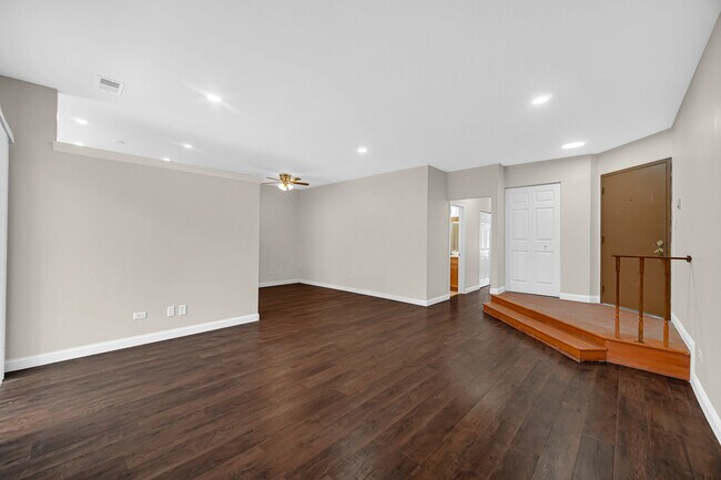 Foto del edificio - 1661 Commodore Ct