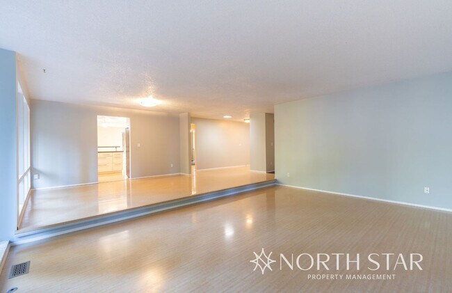 Foto del edificio - Charming One Level Home In The Four Season...