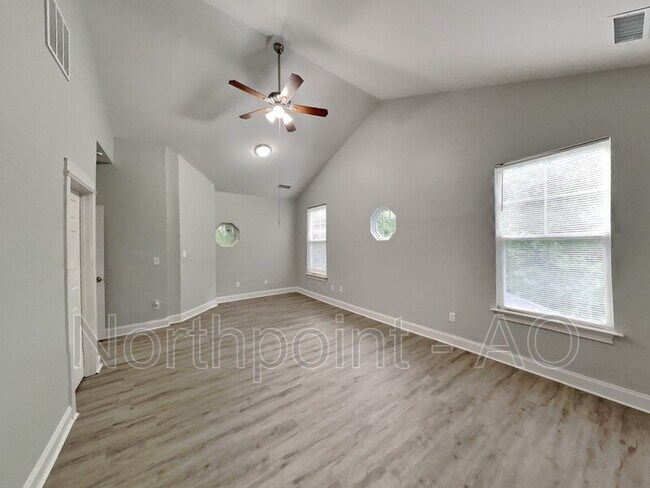 Building Photo - 1458 Rome Dr NW