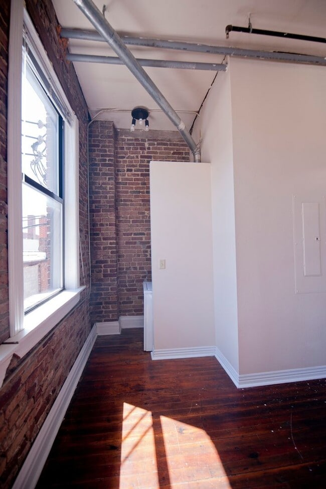 Building Photo - Downtown Lofts 201-202