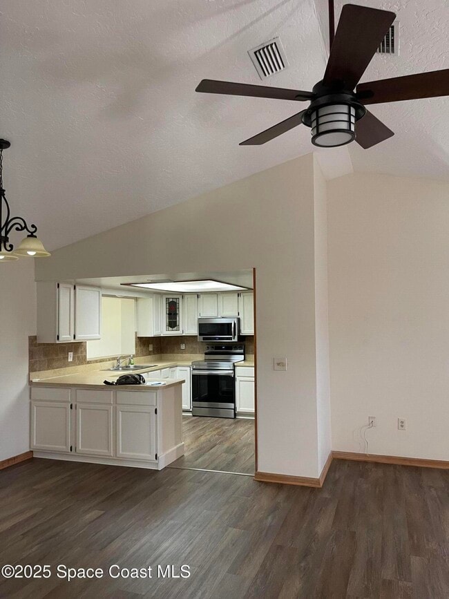 Building Photo - 363 Emerson Dr NW