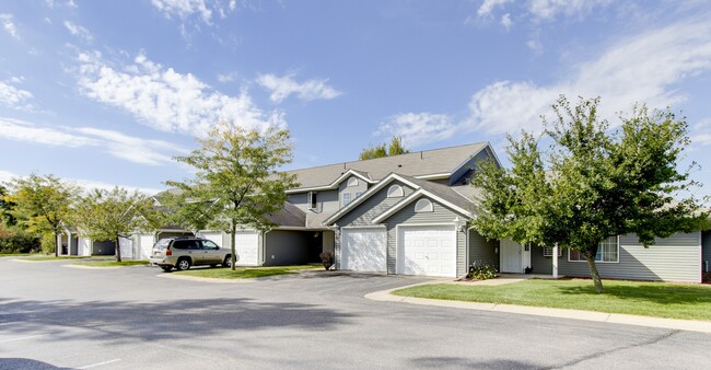 Vista de Turtle Ridge Townhomes desde el oeste. - 2648 230th Ct NW