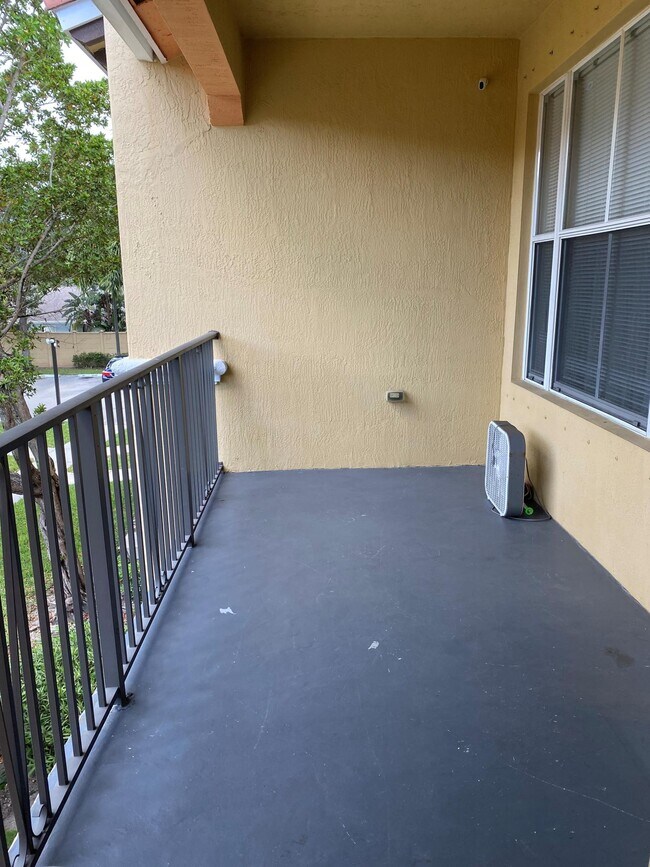 Foto del edificio - 3565 Forest Hill Blvd