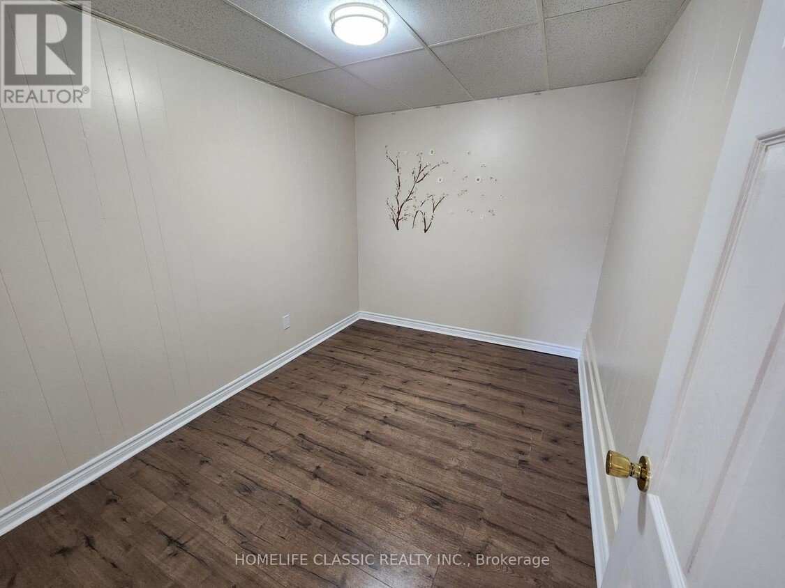 Photo du bâtiment - 5 Main St S