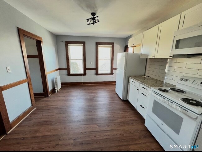 Building Photo - 75 Ridgewood St