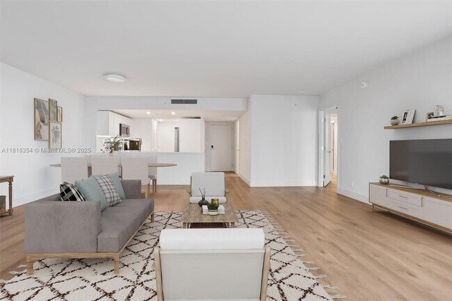 Foto del edificio - 555 NE 34th St