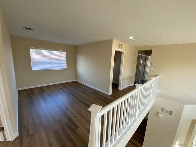 Foto del edificio - 4 Bed 3 Bath In Brentwood (Recently Updated)