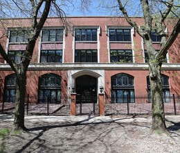 Building Photo - 4046 N Hermitage Ave