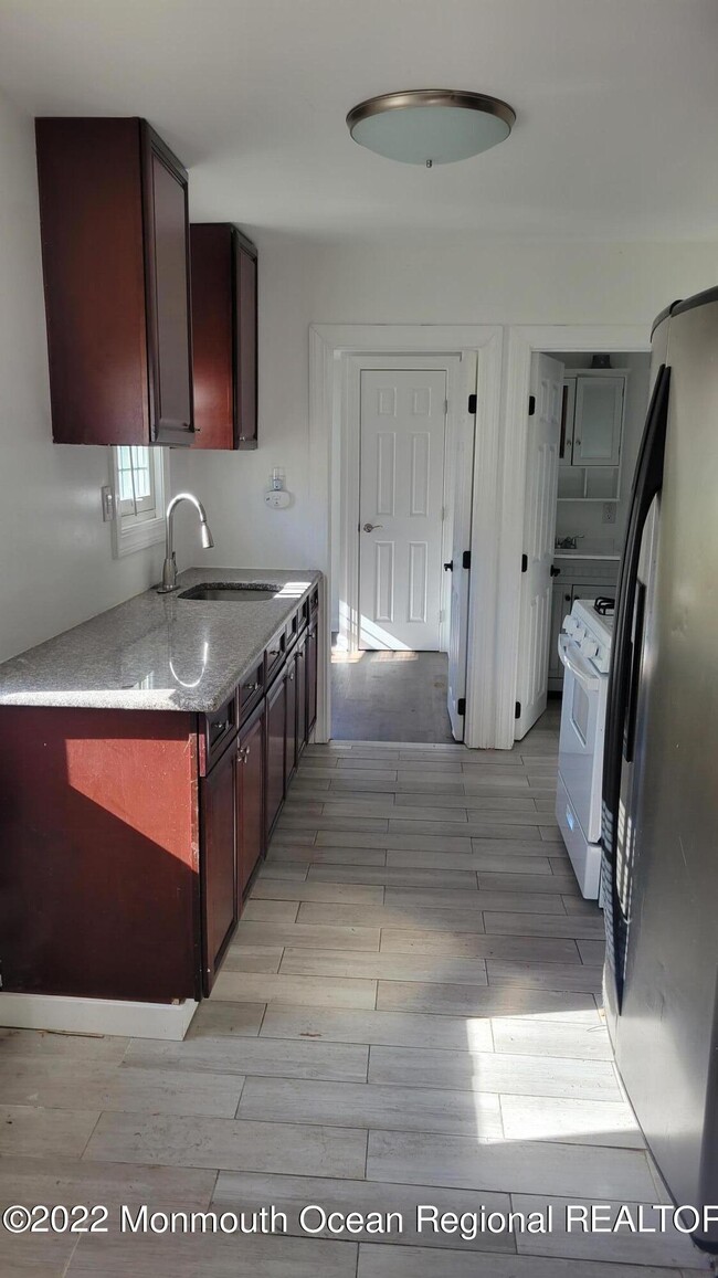Building Photo - 30 Seaside Pl
