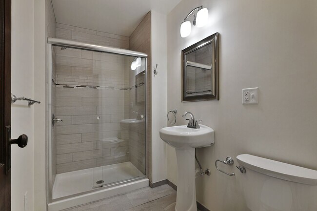 Building Photo - NEWLY RENOVATED NORTH CAMPUS - 3 BEDROOM 2 FULL BATHROOMS