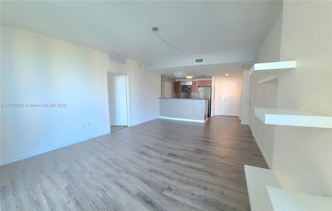 Building Photo - 300 S Biscayne Blvd