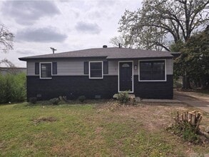 Building Photo - 5 Oakview Dr