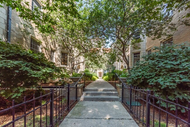 Foto del edificio - 540 W Brompton Ave