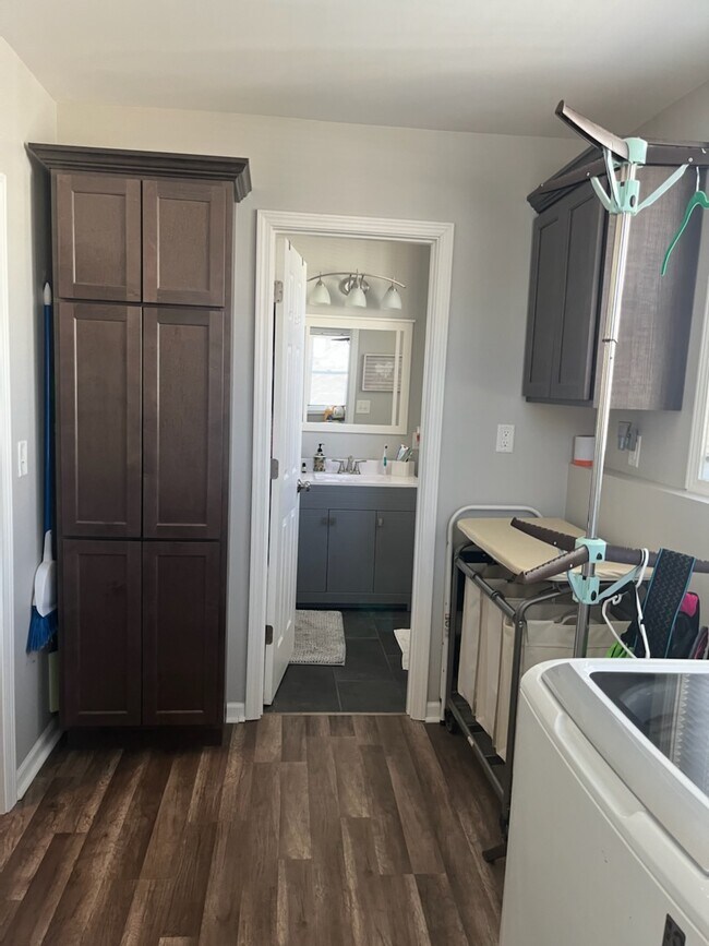 Laundry / main bath - 402 Garfield Street