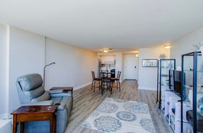Foto del edificio - 7234 W North Ave