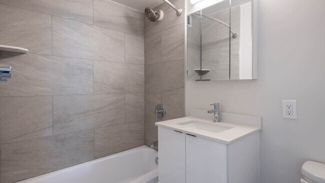 Baño - The Towers at Longfellow