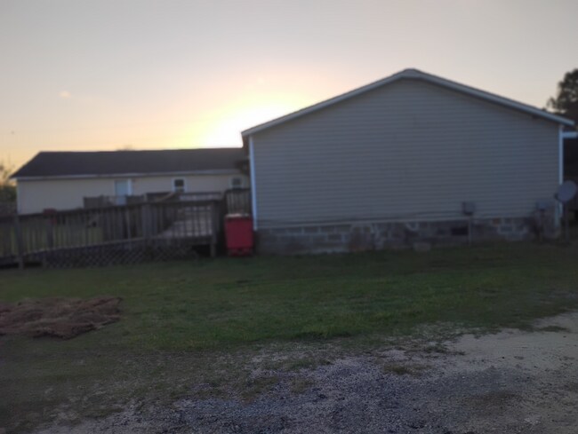 Foto del edificio - 235 Big 6 Farms Rd