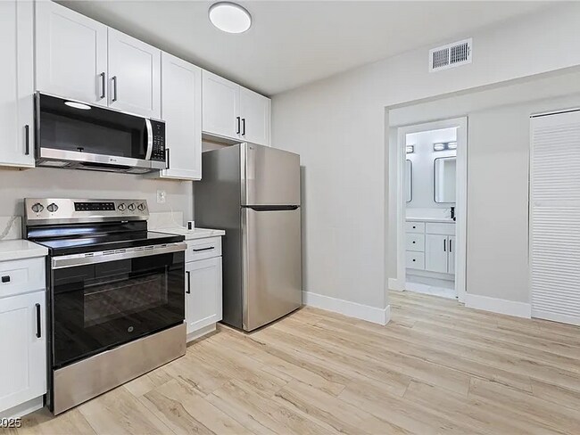 Foto del edificio - 2221 Ellis St