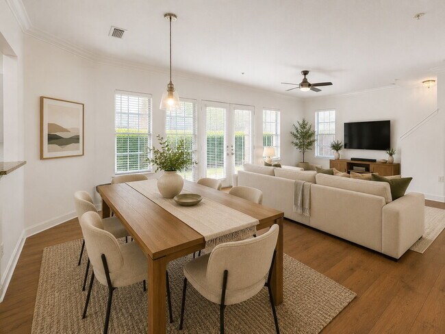 Building Photo - "Spacious 3-Bed Townhouse Retreat in Tampa's Heart - Modern Comforts Await!"