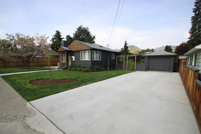 Garage and Driveway - 118 N Wilson St