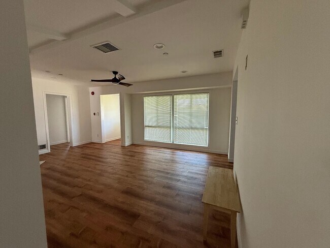 Foto del edificio - 9300 S 10th Ave