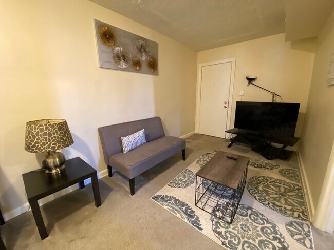 Building Photo - Private room in 2 bedroom Washington Apart...