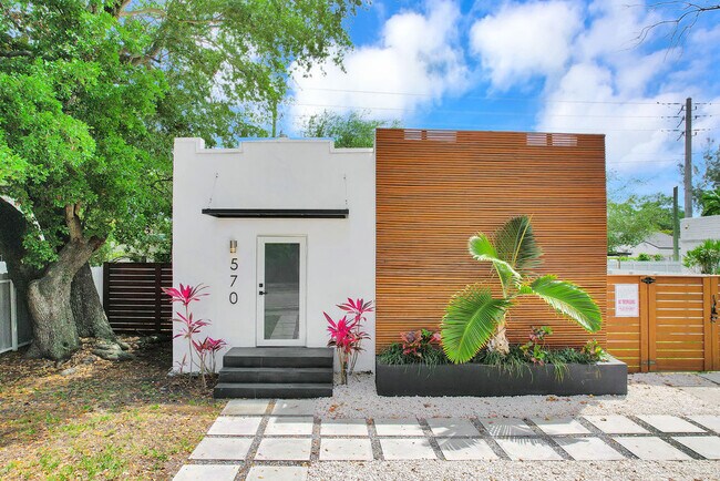 Foto del edificio - 570 NW 48th St