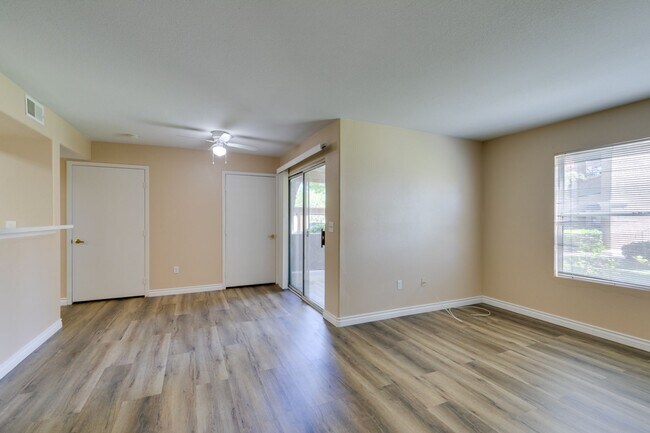 Foto del edificio - 2300 E Silverado Ranch Blvd