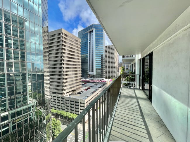 Building Photo - 225 Queen St