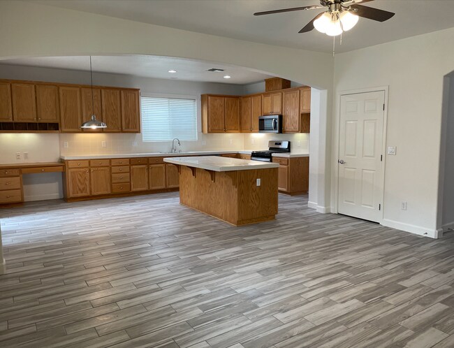 kitchen - 10301 Nations Cir