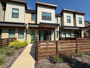 Building Photo - 820 Cavitt Ct