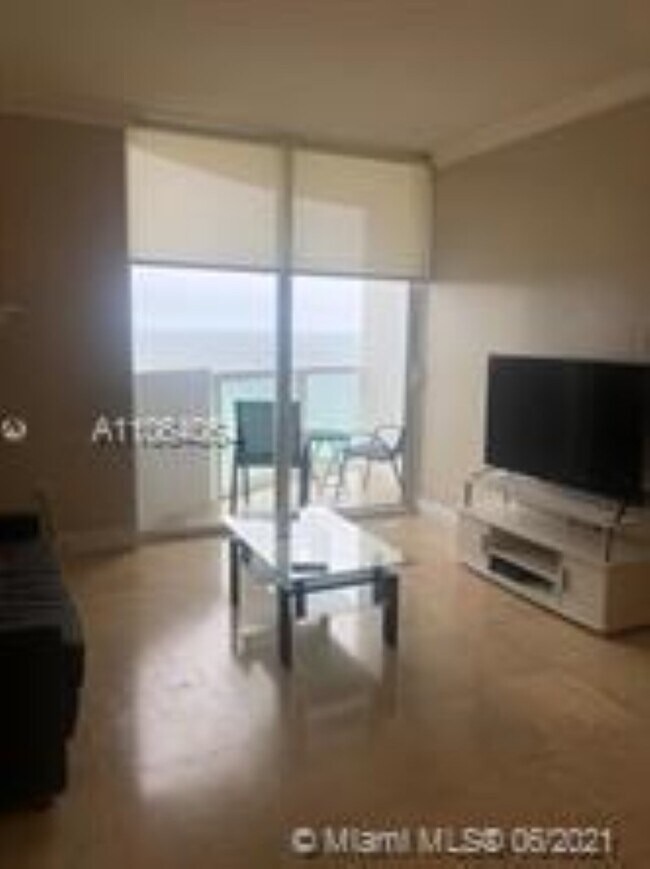 Foto del edificio - 6365 Collins Ave