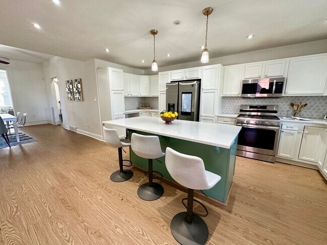 Building Photo - 715 N Beatty St